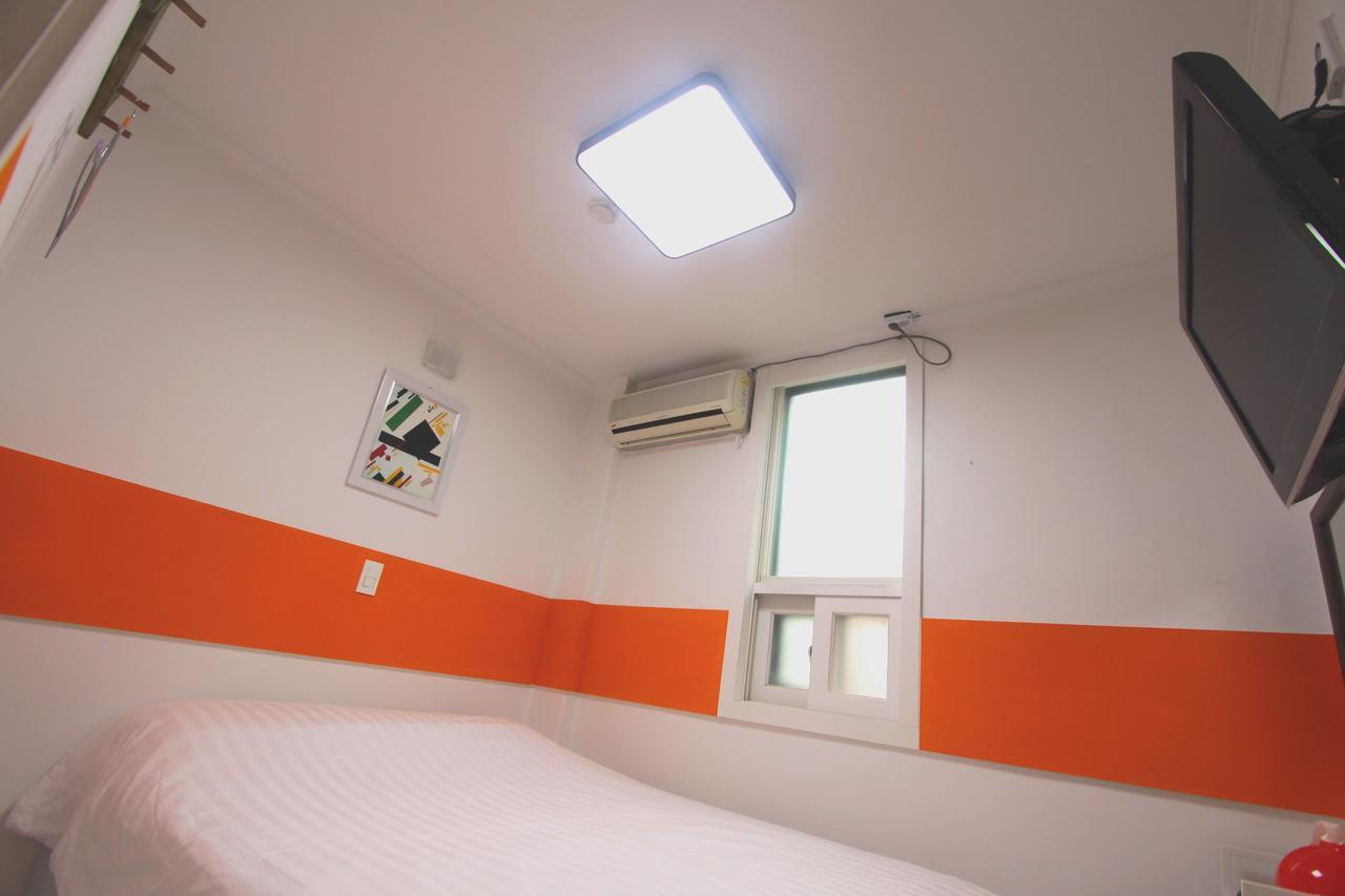 Hostel Ruman Stay Seoul Bagian luar foto